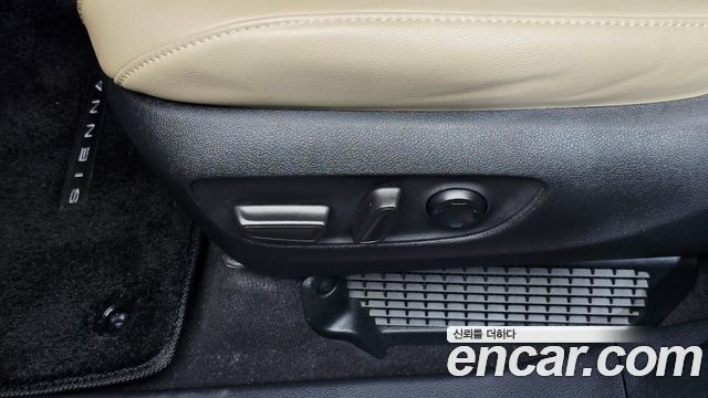 Toyota Sienna 2022 — photo 33