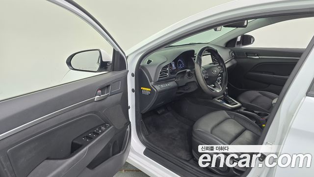Hyundai AVANTE 2020 — photo 13