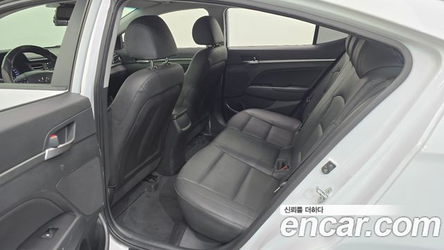 Hyundai AVANTE 2020 — photo 17