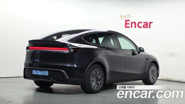 Tesla Model Y 2026 — photo 2