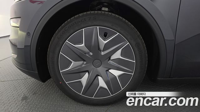 Tesla Model Y 2026 — photo 5