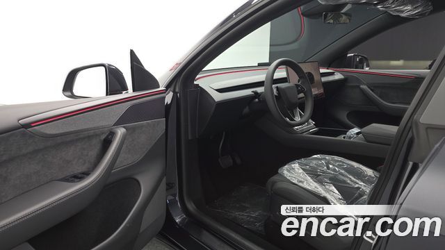 Tesla Model Y 2026 — photo 13
