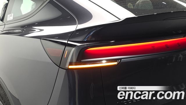 Tesla Model Y 2026 — photo 9