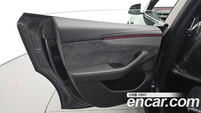 Tesla Model Y 2026 — photo 15