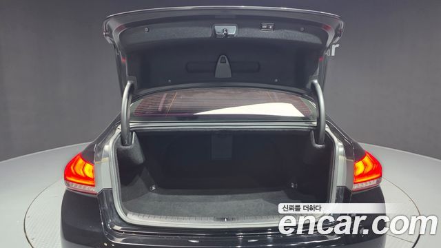 Hyundai Genesis 2016 — photo 26