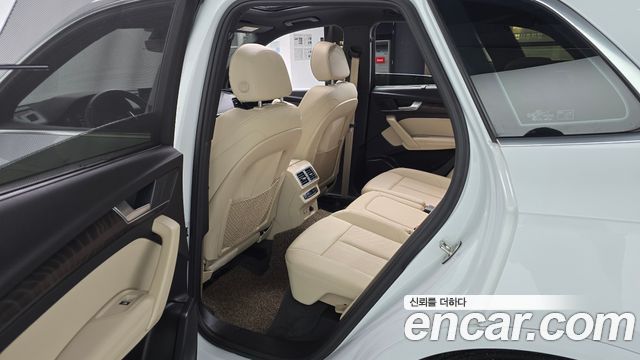 Audi Q5 2023 — photo 11
