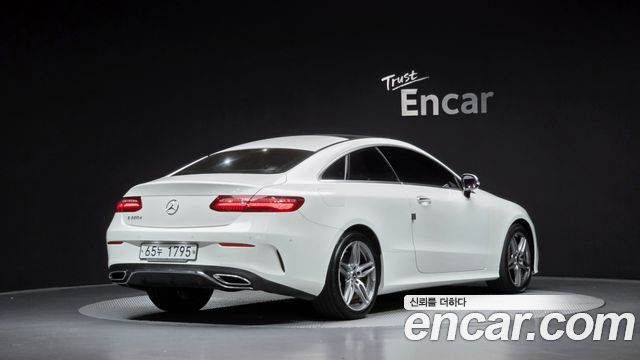 Mercedes-Benz E-Class 2017 — photo 2