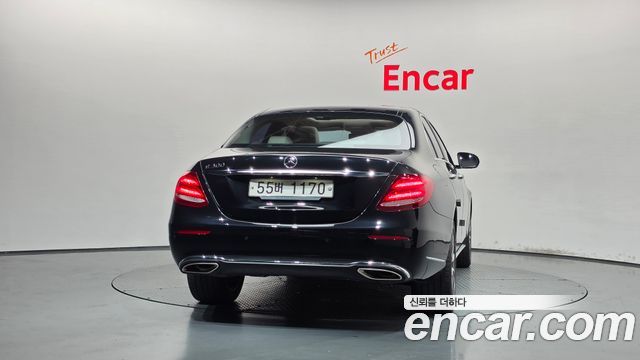 Mercedes-Benz E-Class 2018 — photo 4