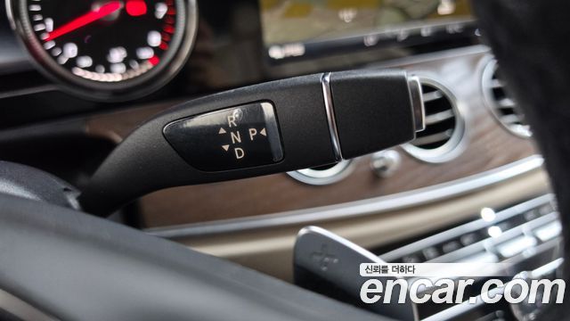 Mercedes-Benz E-Class 2018 — photo 9