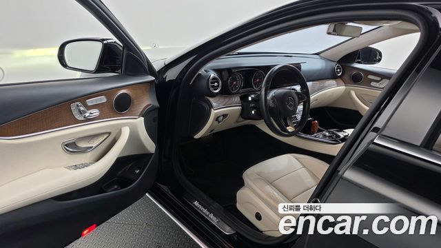 Mercedes-Benz E-Class 2018 — photo 10