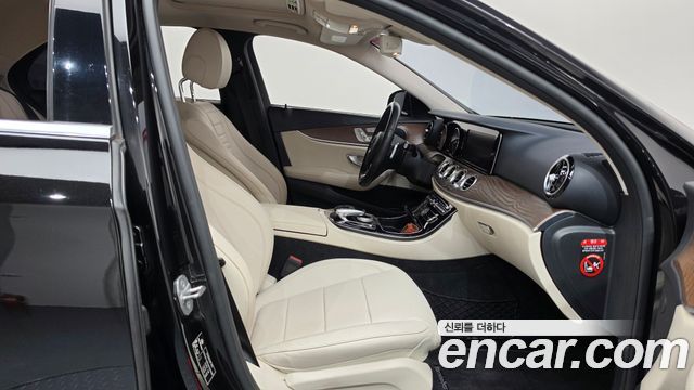 Mercedes-Benz E-Class 2018 — photo 11