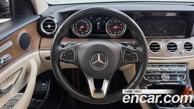 Mercedes-Benz E-Class 2018 — photo 13