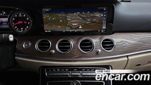 Mercedes-Benz E-Class 2018 — photo 14
