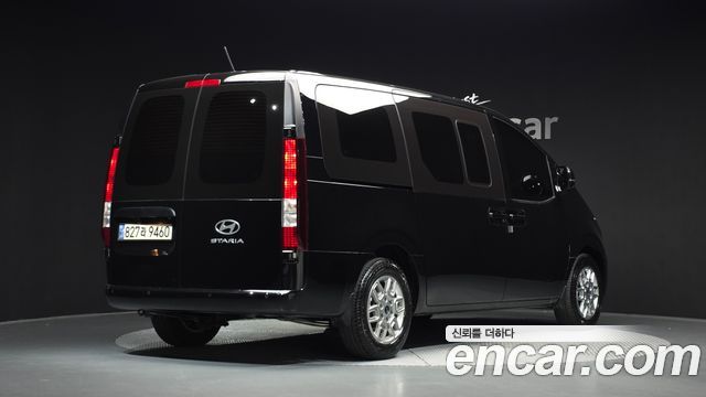 Hyundai Staria 2025 — photo 2