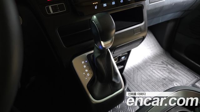 Hyundai Staria 2025 — photo 12