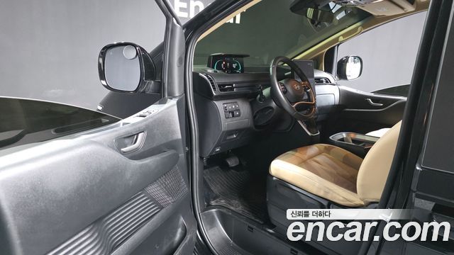Hyundai Staria 2025 — photo 13