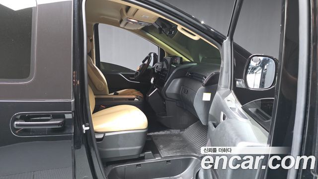 Hyundai Staria 2025 — photo 17