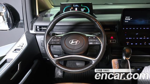 Hyundai Staria 2025 — photo 19