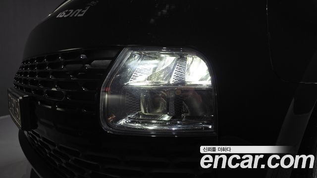 Hyundai Staria 2025 — photo 8