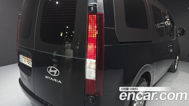 Hyundai Staria 2025 — photo 9