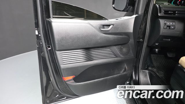 Hyundai Staria 2025 — photo 14