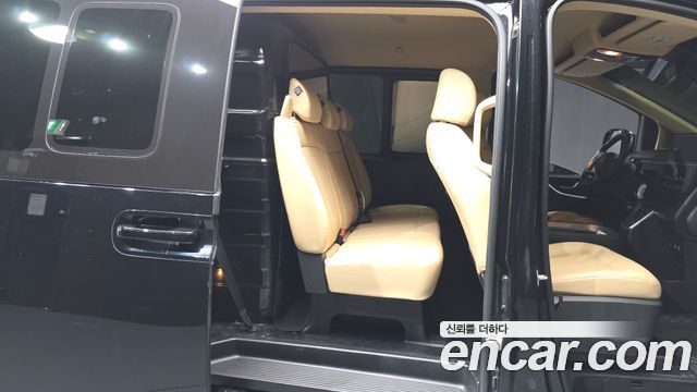 Hyundai Staria 2025 — photo 16