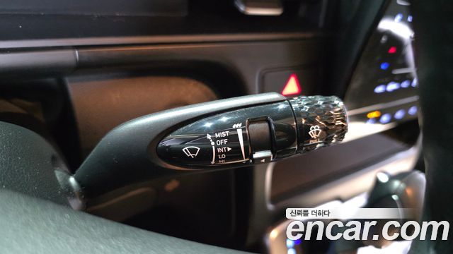 Hyundai Staria 2025 — photo 28