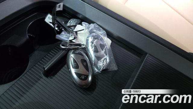 Hyundai Staria 2025 — photo 29