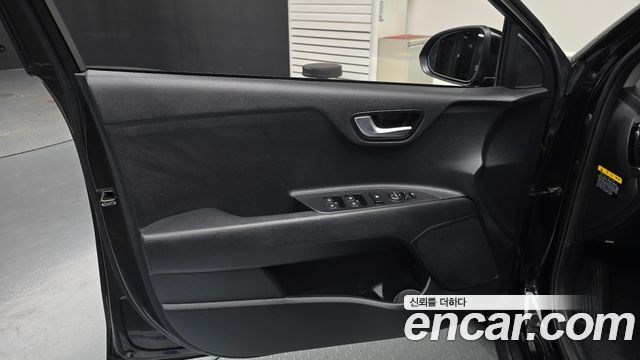 Kia Stonic 2018 — photo 14