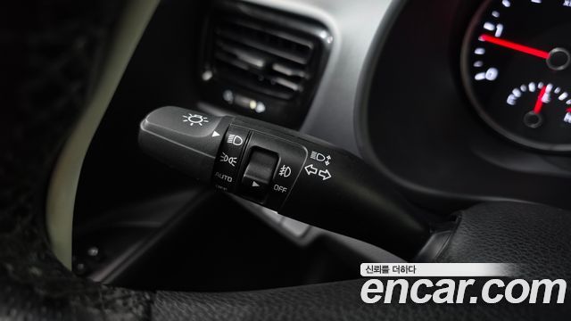 Kia Stonic 2018 — photo 31