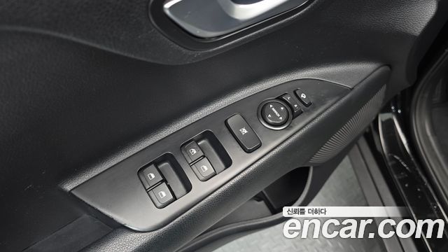 Kia Stonic 2018 — photo 32