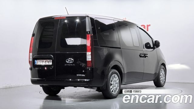 Hyundai Staria 2022 — photo 2