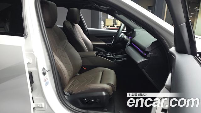 BMW 5-Series 2024 — photo 17