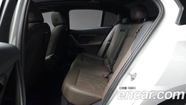 BMW 5-Series 2024 — photo 18