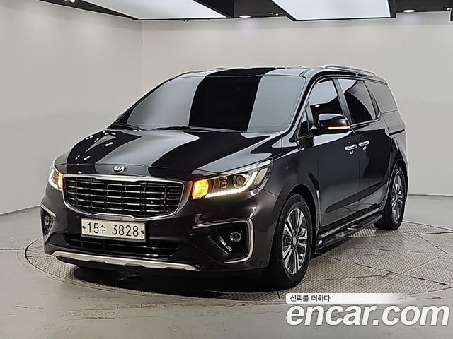 Kia Canival 2019 — photo 1