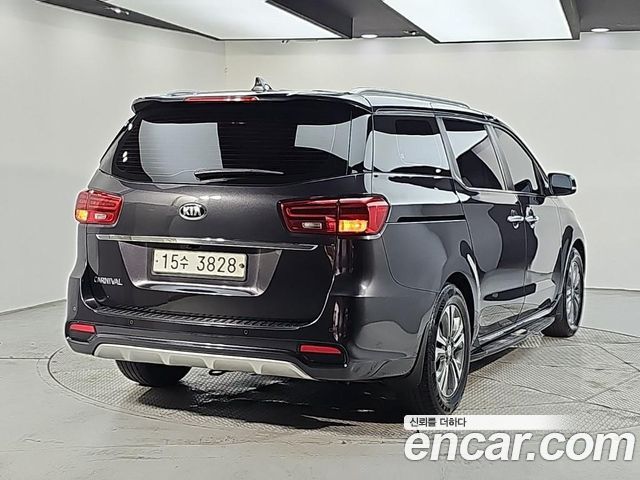 Kia Canival 2019 — photo 4