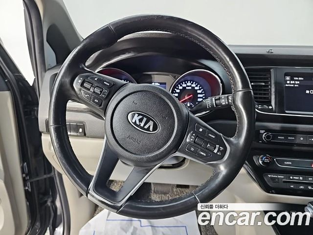 Kia Canival 2019 — photo 9