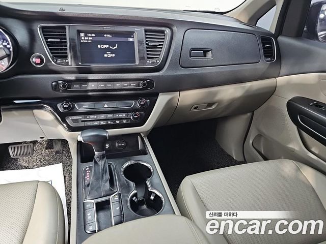 Kia Canival 2019 — photo 10