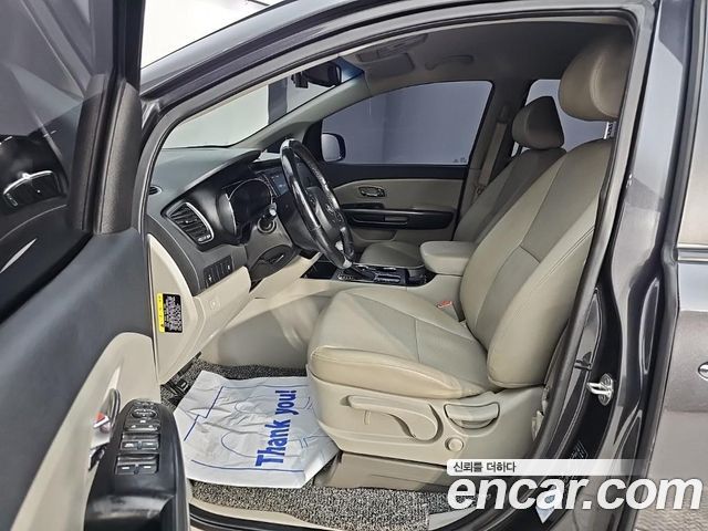 Kia Canival 2019 — photo 11