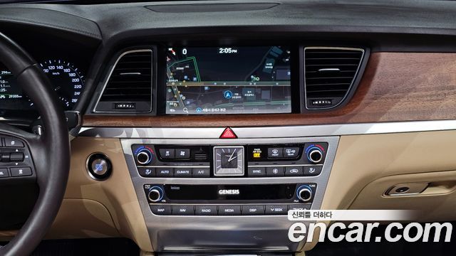 Genesis G80 2019 — photo 24