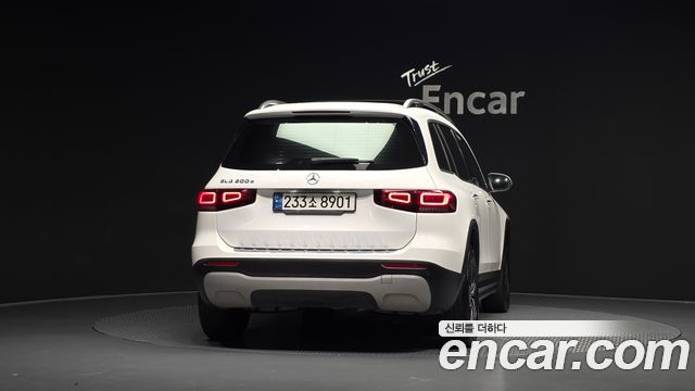 Mercedes-Benz GLB-Class 2021 — photo 4
