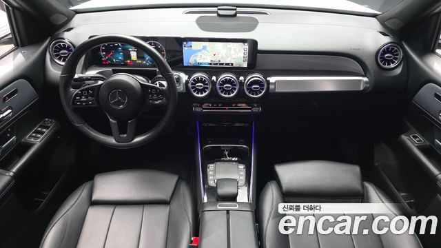 Mercedes-Benz GLB-Class 2021 — photo 10