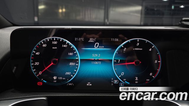 Mercedes-Benz GLB-Class 2021 — photo 11