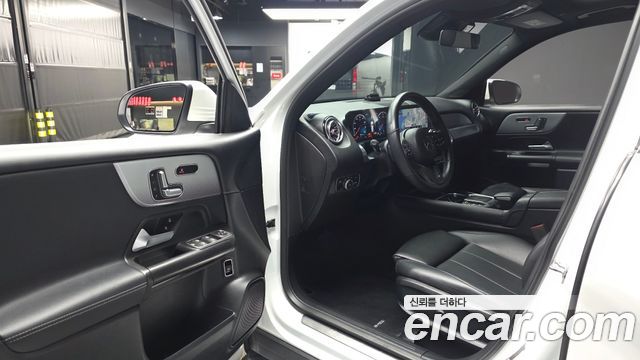 Mercedes-Benz GLB-Class 2021 — photo 13