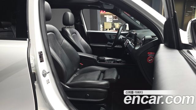 Mercedes-Benz GLB-Class 2021 — photo 17