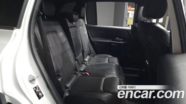 Mercedes-Benz GLB-Class 2021 — photo 18