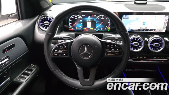Mercedes-Benz GLB-Class 2021 — photo 19
