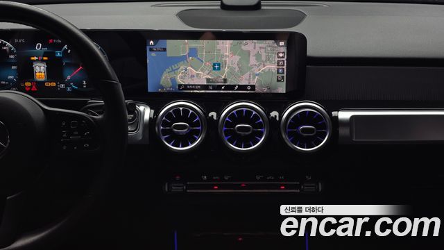Mercedes-Benz GLB-Class 2021 — photo 20