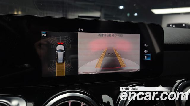 Mercedes-Benz GLB-Class 2021 — photo 21