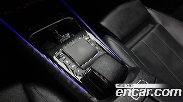 Mercedes-Benz GLB-Class 2021 — photo 23